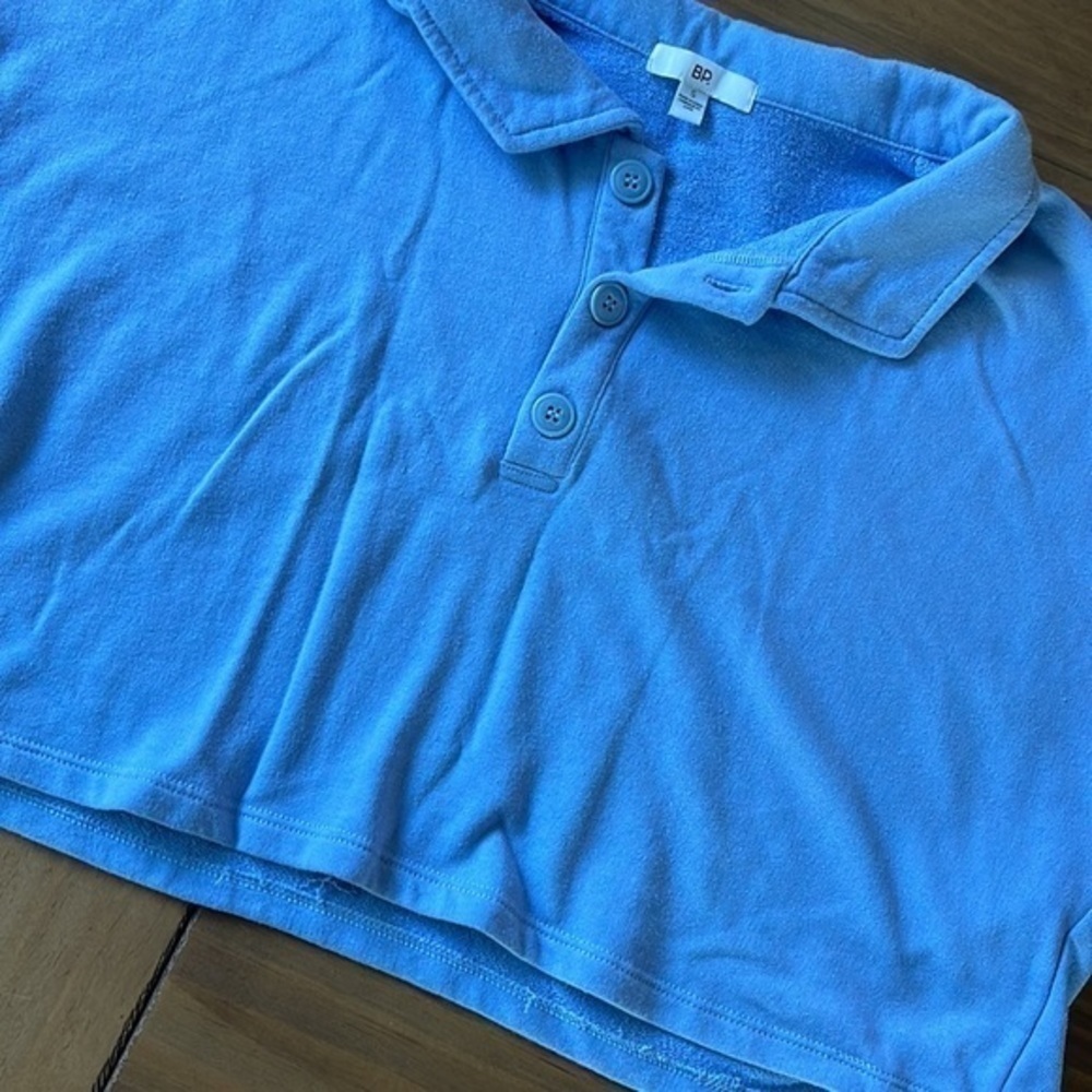 Cropped Tee - Picture 2 of 8